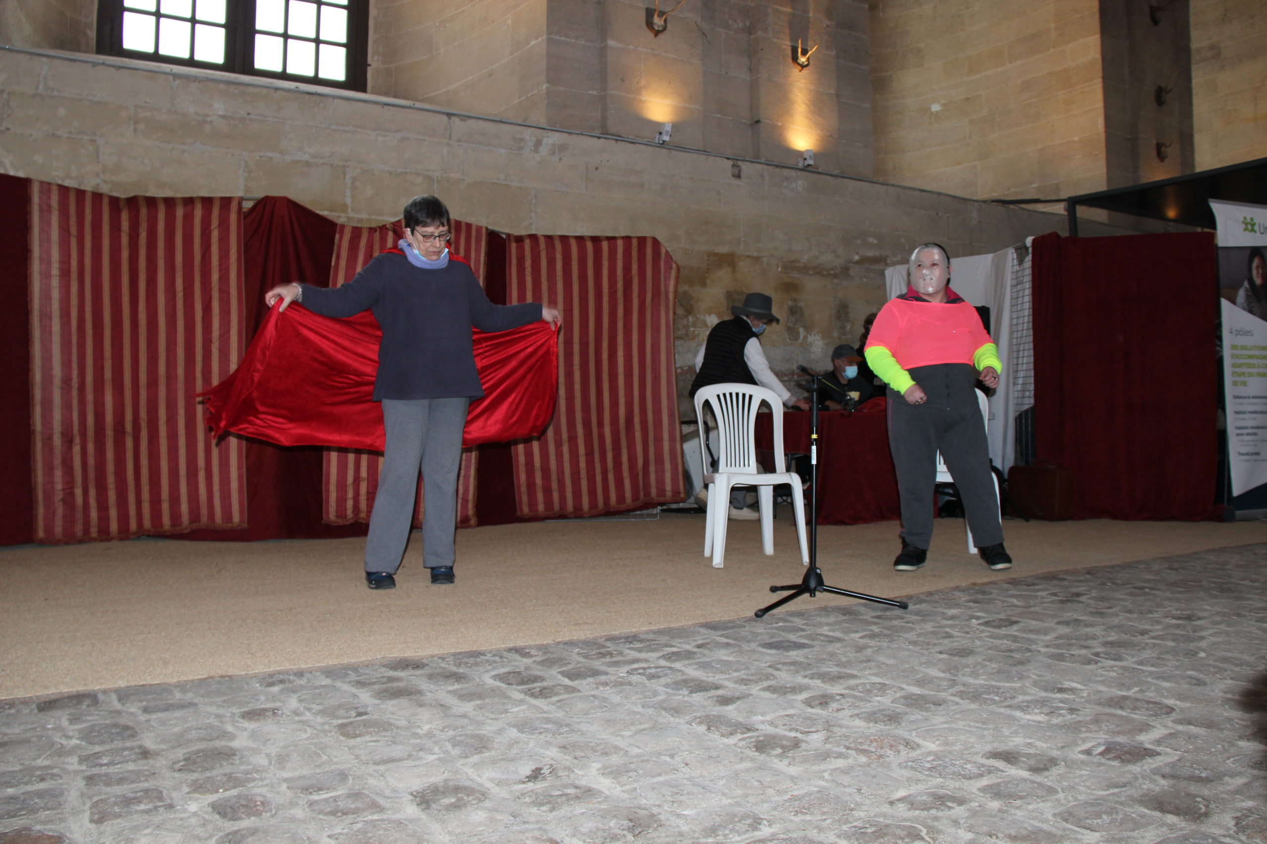 journée festive au château de Chantilly - représentation de théâtre