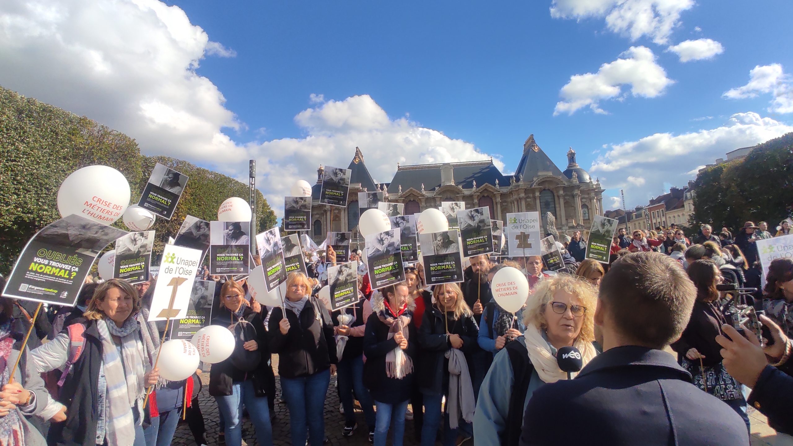 L'Unapei de l'Oise est présent à la manifestation de la crise des métiers de l'Humain le 28septembre 2022 à Lille. Madame Horta est interviewée par WEO TV