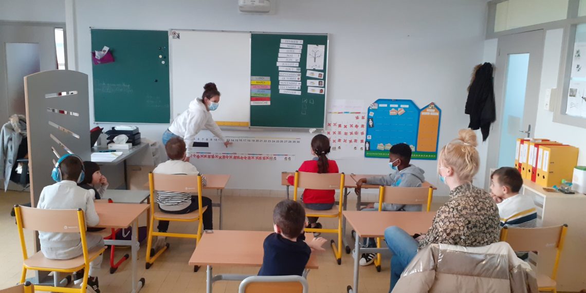 Unité d'Enseignement Elementaire Autisme - UEEA - cours en classe