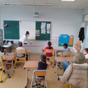 Unité d'Enseignement Elementaire Autisme - UEEA - cours en classe
