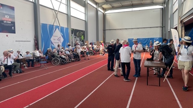 Seniors, personnes en situation de handicap et jeunes enfants étaient rassemblés à Compiègne pour les olympiades des EHPAD