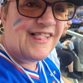 Une résidente des 4 tilleuls, fervente supportrice des Bleues !