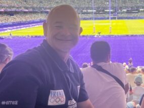 Un résident du sésame avant un match olympique de rugby à 7