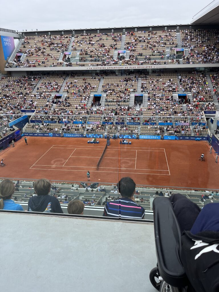 Tennis fauteuil à Rolland Garros lors des Jeux Paralympiques de Paris 2024.