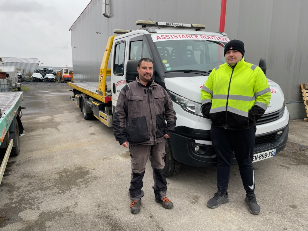 Un travailleur du Valois profite d'une journée de stage chez un remorqueur automobile grâce au duoday