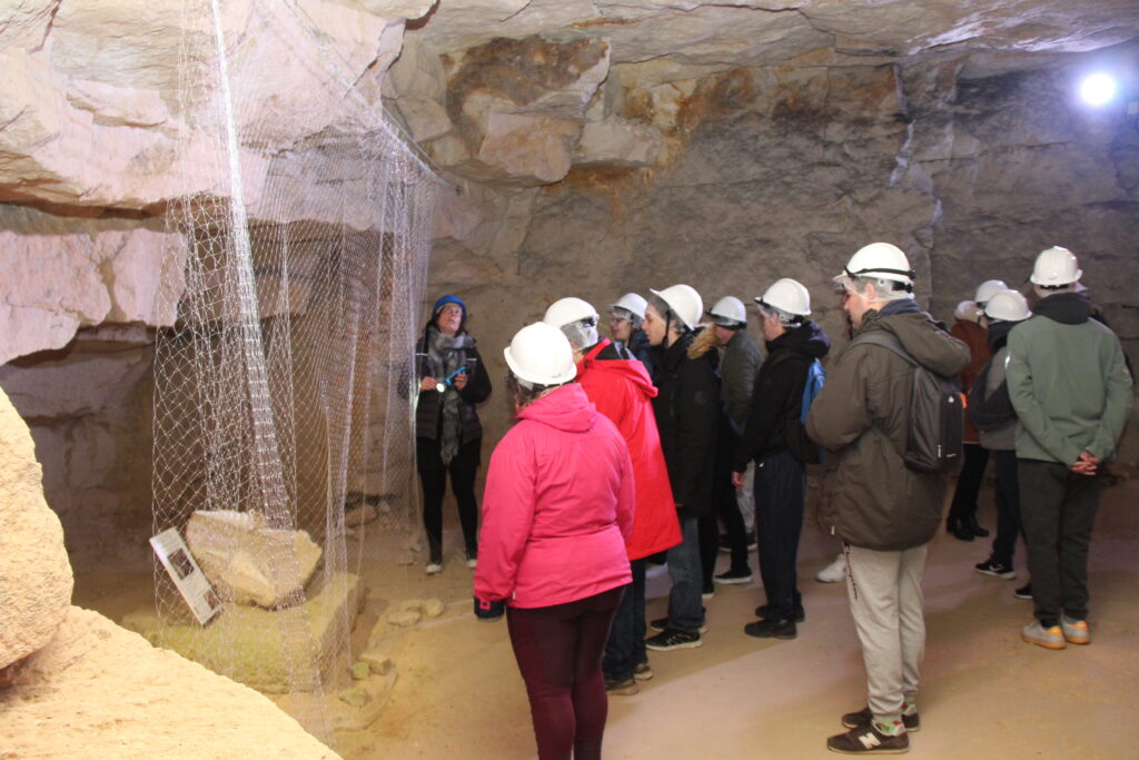 Visite guidée des carrières de pierre à Saint Maximin pour les personnes accompagnées par l'Unapei de l'Oise
