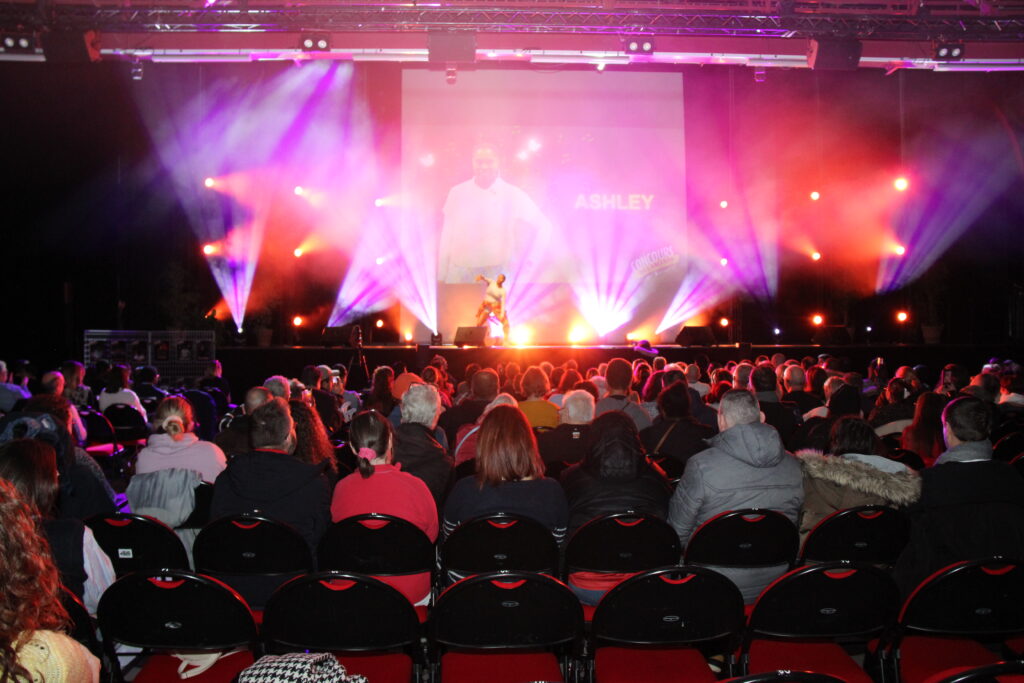 Vue d'ensemble de la salle de spectacle lors de la 2e édition du Concours des Talents de l'Unapei de l'Oise