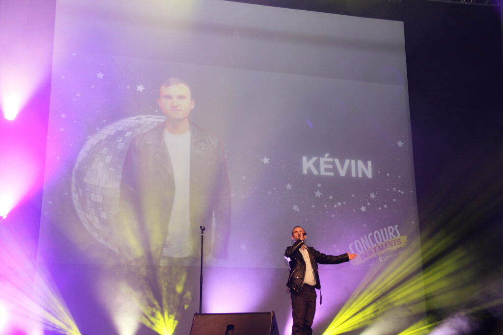 Kevin, lors de la 2e édition du Concours des Talents de l'Unapei de l'Oise